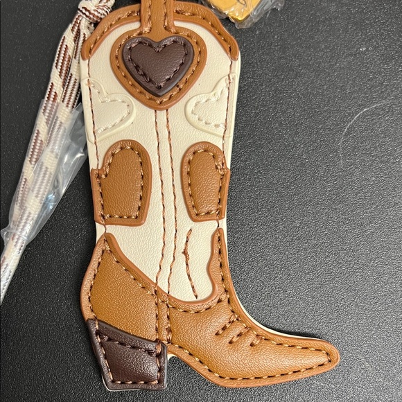 Betsey Johnson | Leopard Tote w/ Bag Charm & Crossbody Strap - Picture 7 of 16